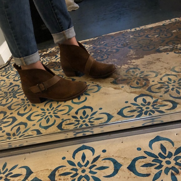 ugg wright belted ankle boots